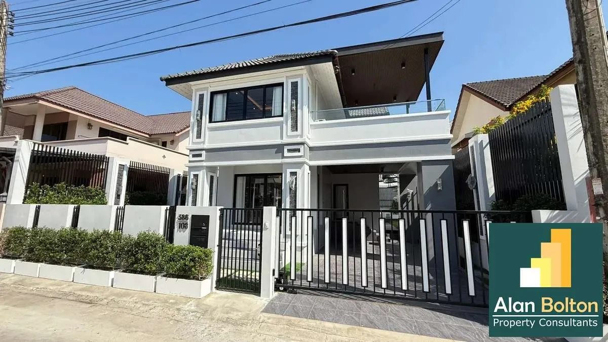 Pool villa 4 Bedrooms 3 Bathrooms in Central Pattaya