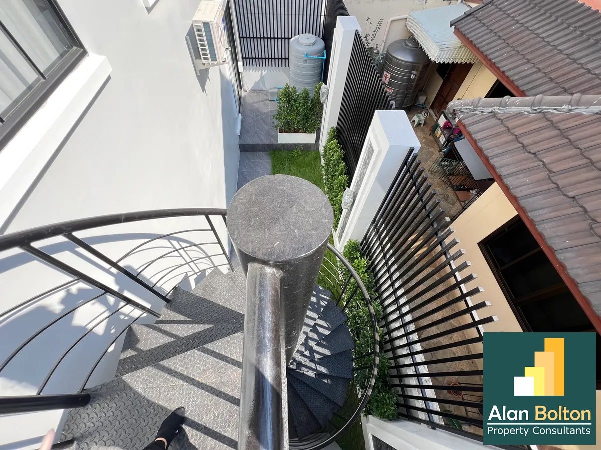 Pool villa 4 Bedrooms 3 Bathrooms in Central Pattaya photo 25