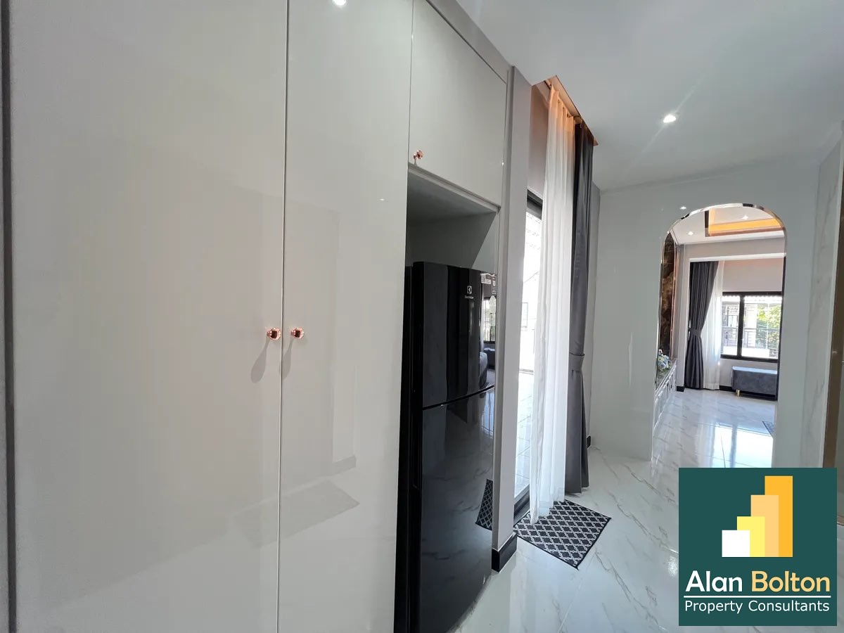 Pool villa 4 Bedrooms 3 Bathrooms in Central Pattaya photo 17