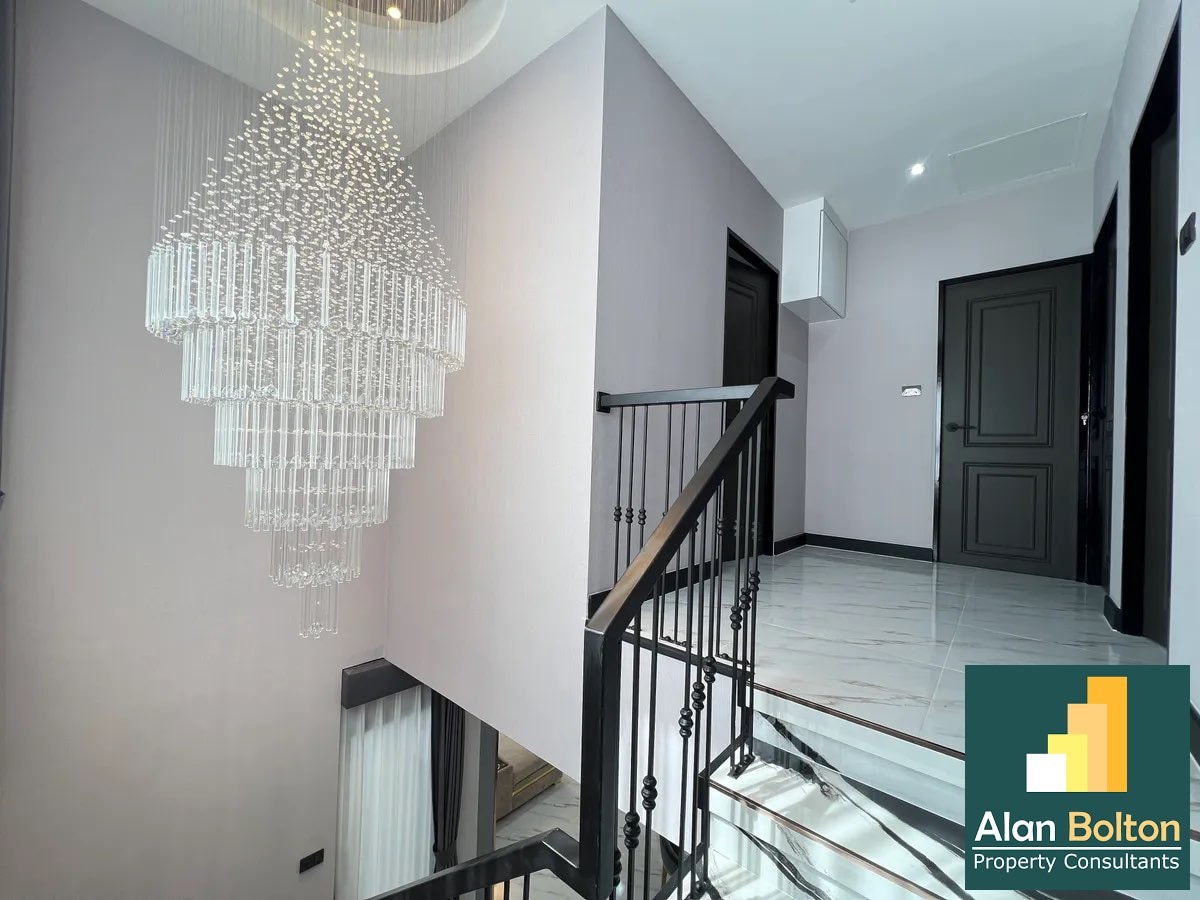 Pool villa 4 Bedrooms 3 Bathrooms in Central Pattaya photo 14