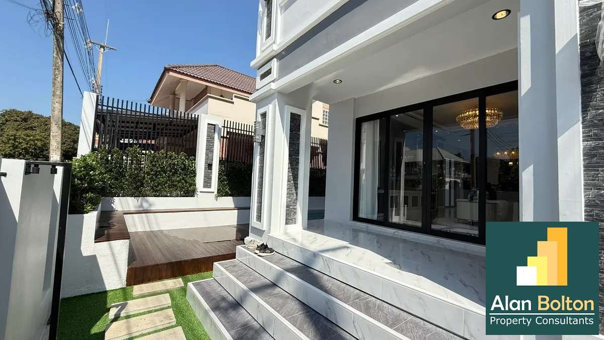 Pool villa 4 Bedrooms 3 Bathrooms in Central Pattaya photo 5