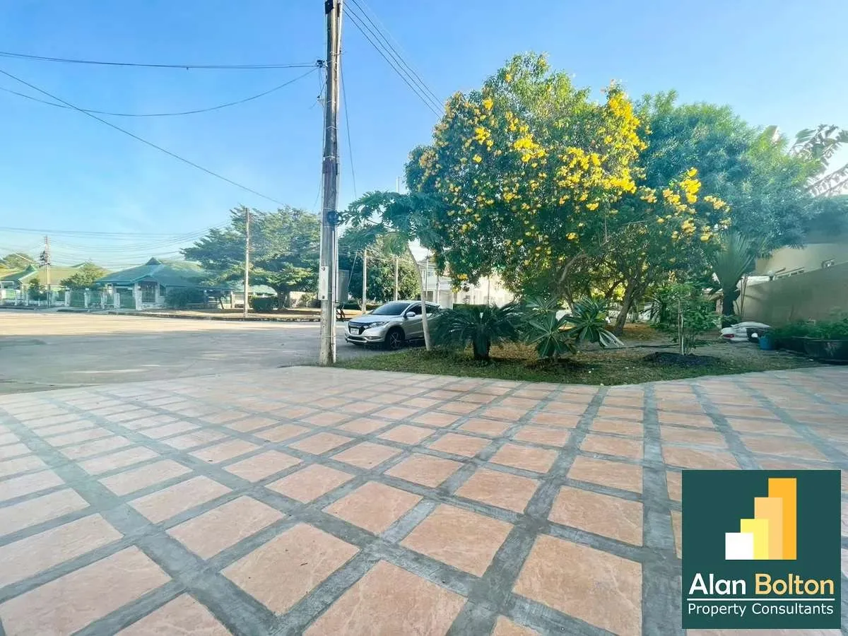 House With Private Pool For Rent In East Pattaya photo 13