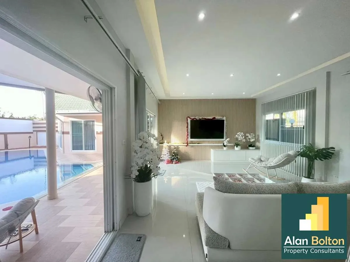 House With Private Pool For Rent In East Pattaya photo 3