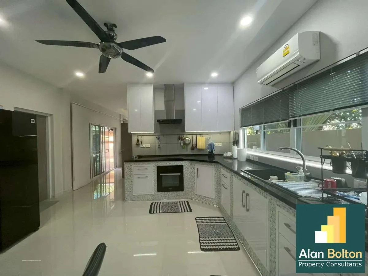House With Private Pool For Rent In East Pattaya photo 9