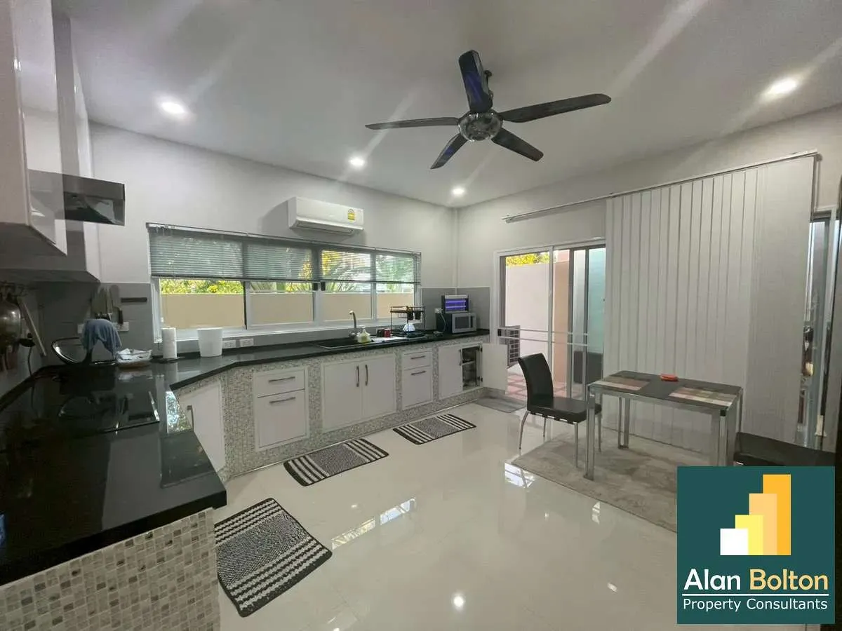 House With Private Pool For Rent In East Pattaya photo 10