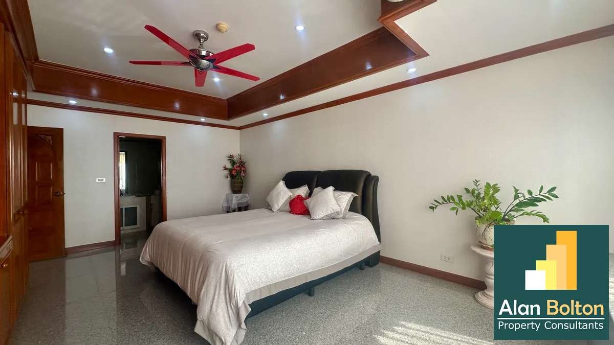Jomtien Plaza Condotel photo 4