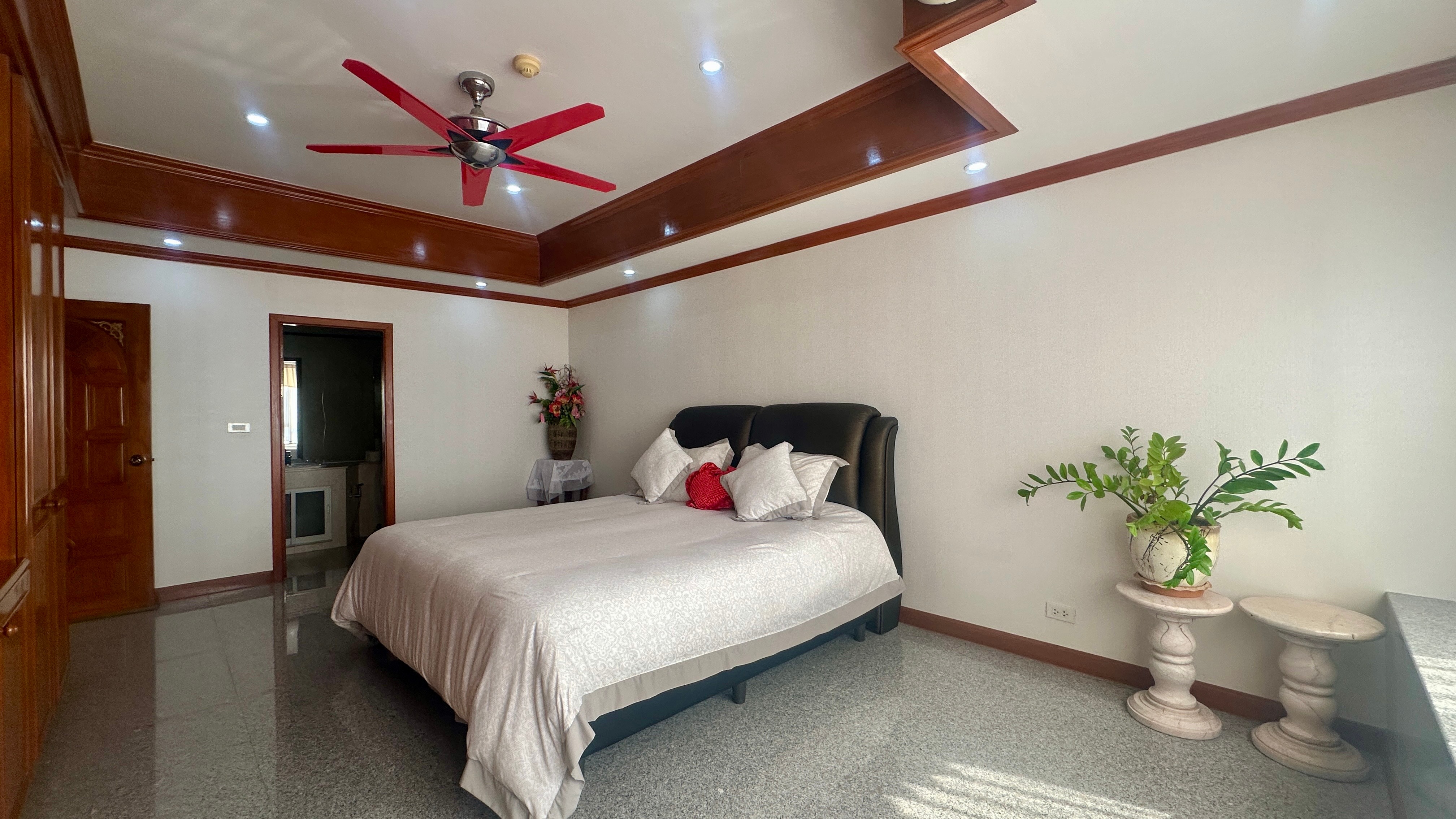 Jomtien Plaza Condotel photo 33