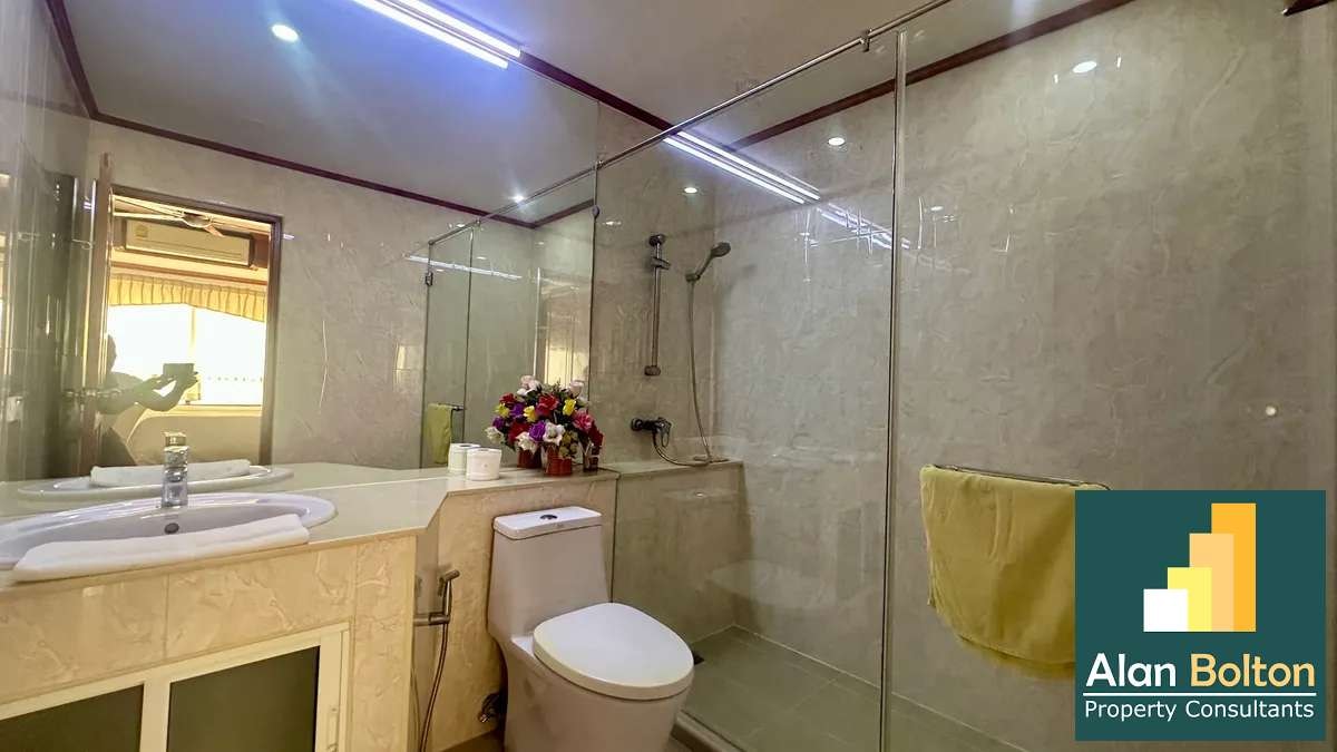 Jomtien Plaza Condotel photo 5