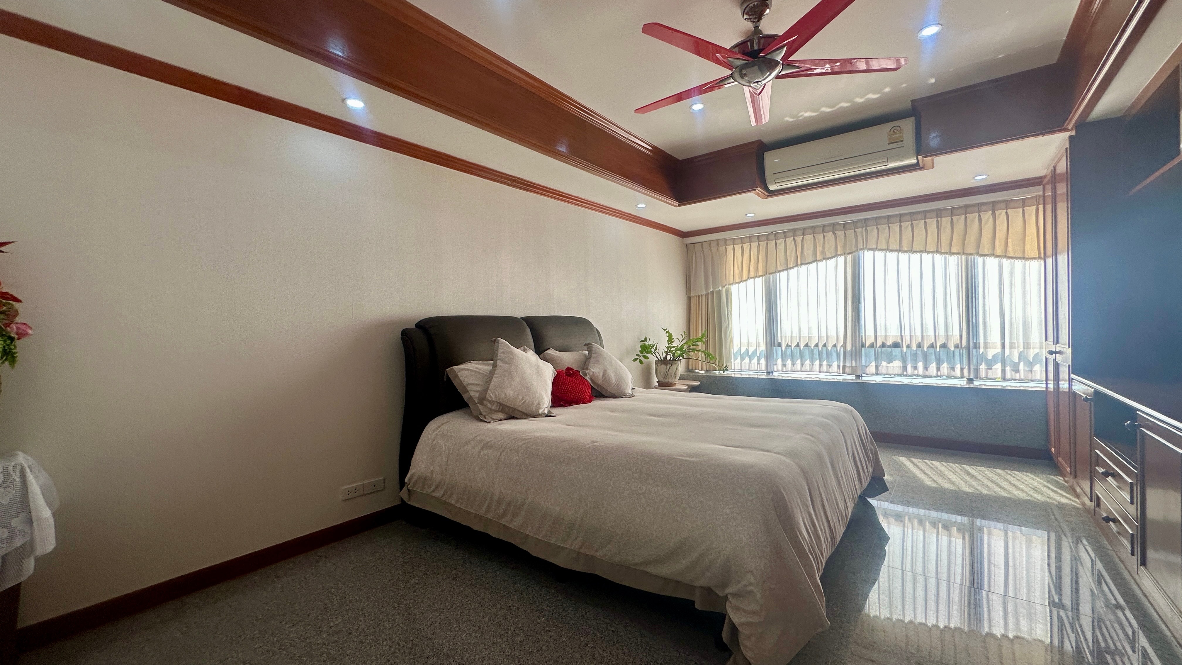 Jomtien Plaza Condotel photo 34