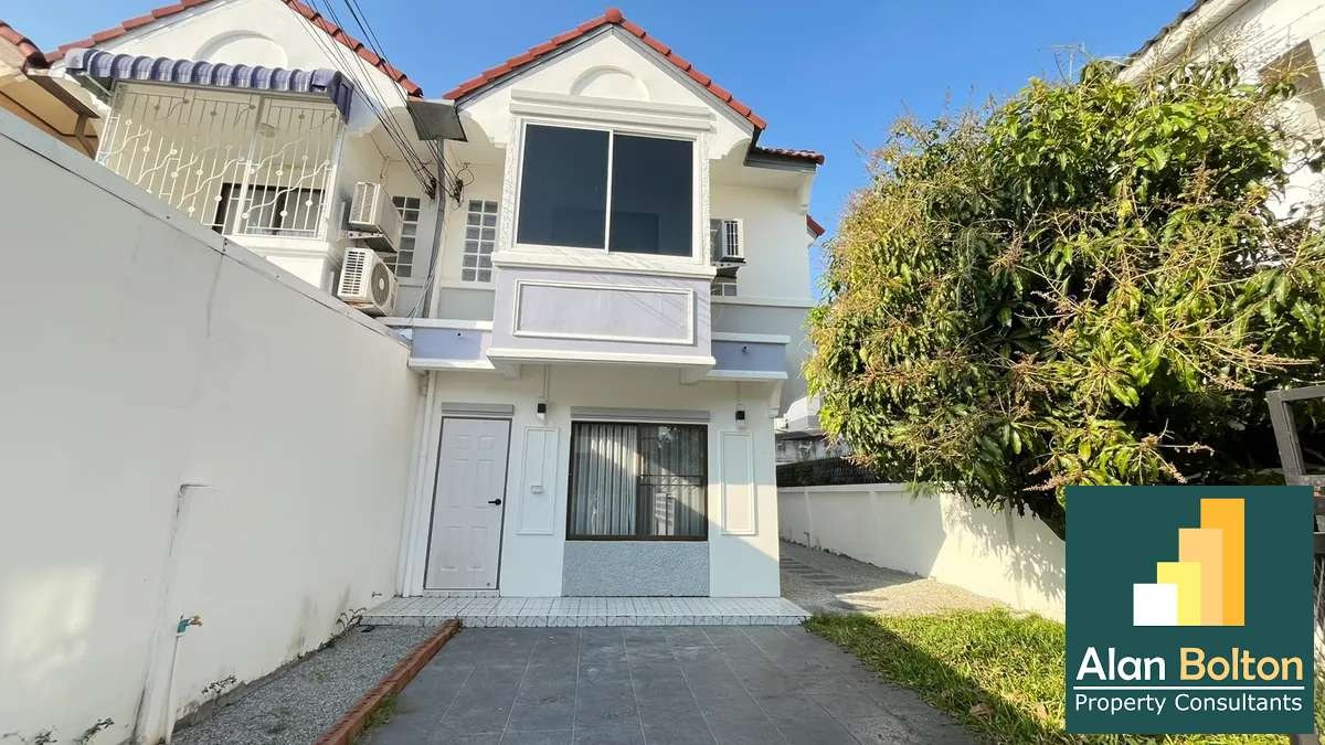 Coner 2- Storey Townhouse 3 Bedrooms 2 Bathrooms in East Pattaya photo 3