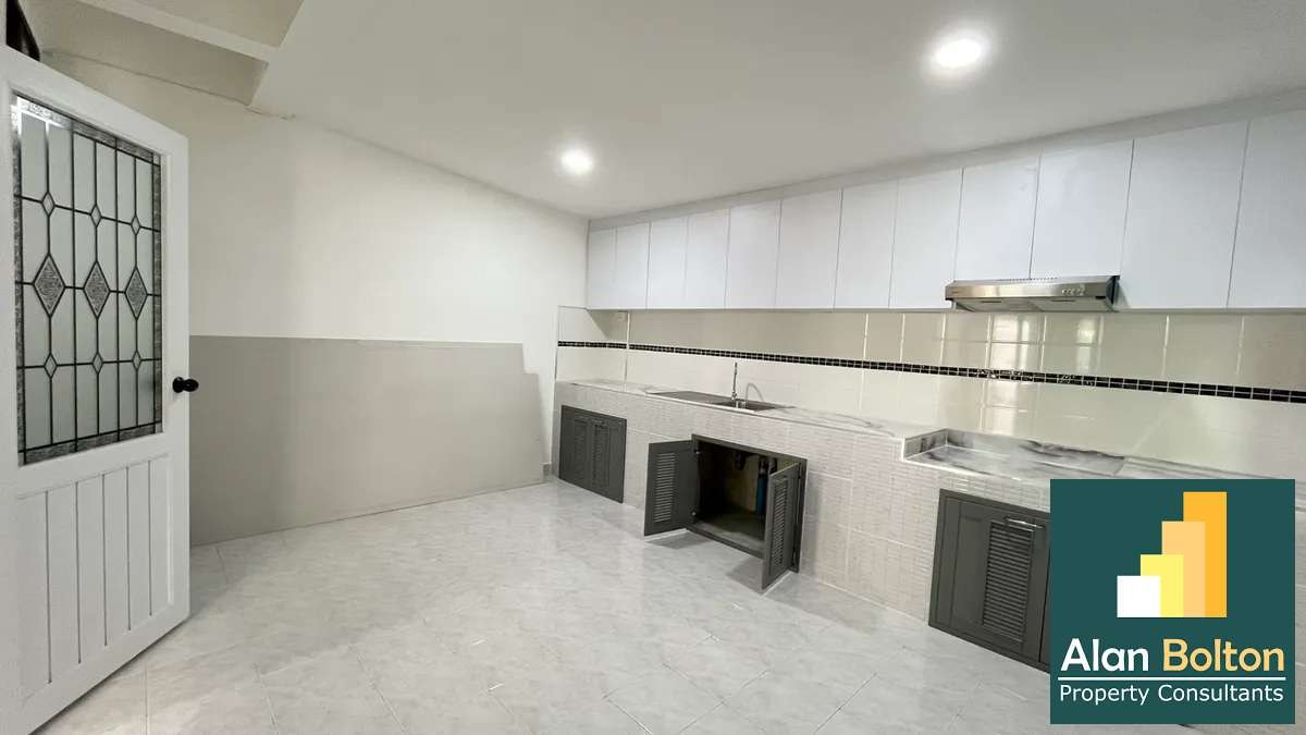 Coner 2- Storey Townhouse 3 Bedrooms 2 Bathrooms in East Pattaya photo 7