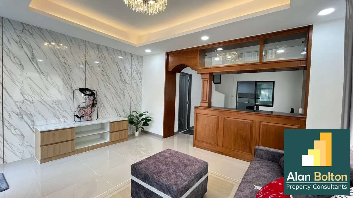 Coner 2- Storey Townhouse 3 Bedrooms 2 Bathrooms in East Pattaya photo 5