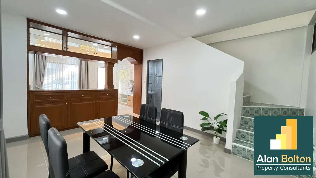 Coner 2- Storey Townhouse 3 Bedrooms 2 Bathrooms in East Pattaya photo 6