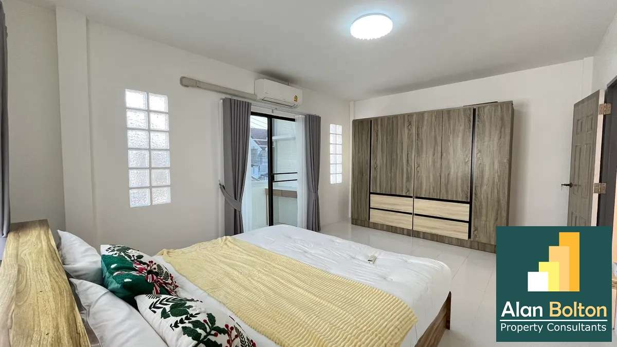 Coner 2- Storey Townhouse 3 Bedrooms 2 Bathrooms in East Pattaya photo 11