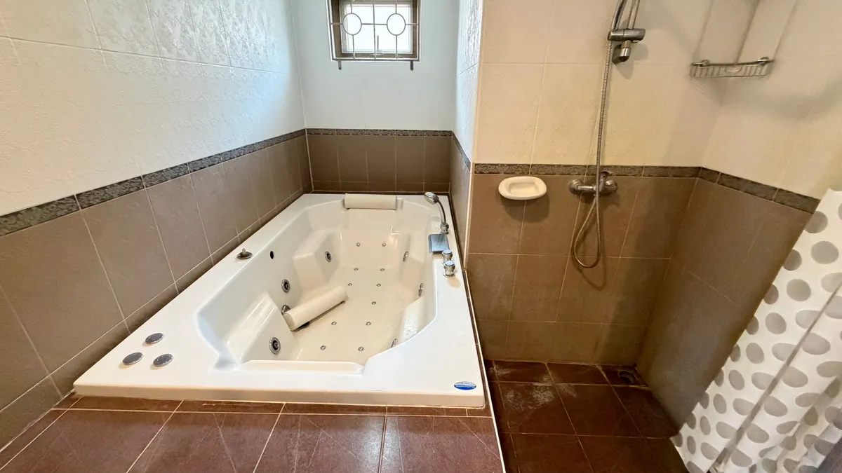 Pool villa 4 Bedroom 6 Bathrooms House For Sale Or rent in Mabprachan photo 27