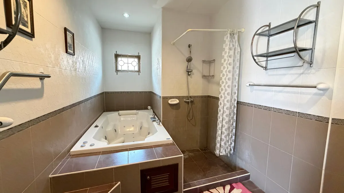 Pool villa 4 Bedroom 6 Bathrooms House For Sale Or rent in Mabprachan photo 28