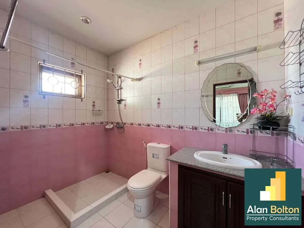 Pool villa 4 Bedroom 6 Bathrooms House For Sale Or rent in Mabprachan photo 4