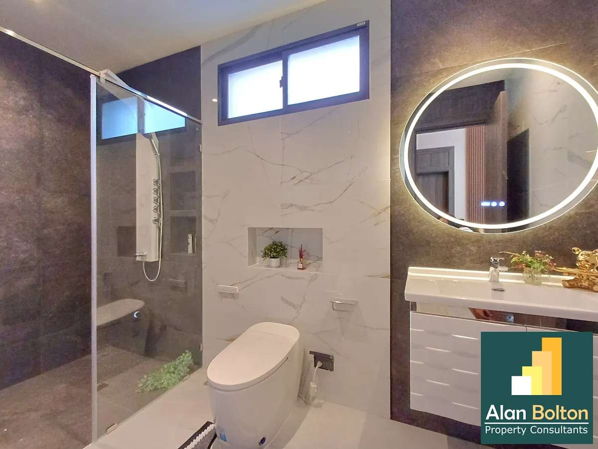 Brand New Luxury Pool Villa 3 bedrooms 4 bathrooms in Mabprachan for Sale photo 10