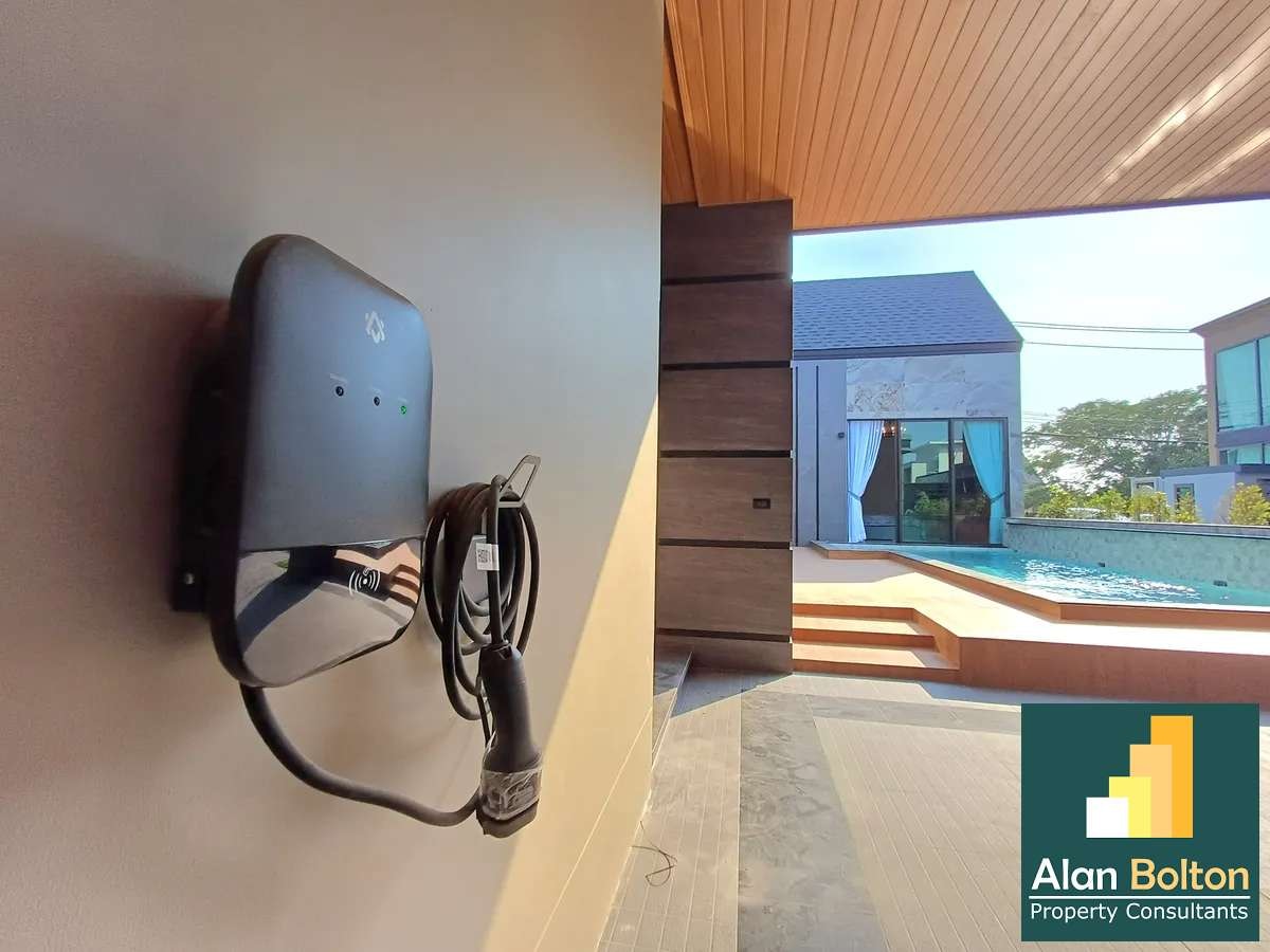 Brand New Luxury Pool Villa 3 bedrooms 4 bathrooms in Mabprachan for Sale photo 17
