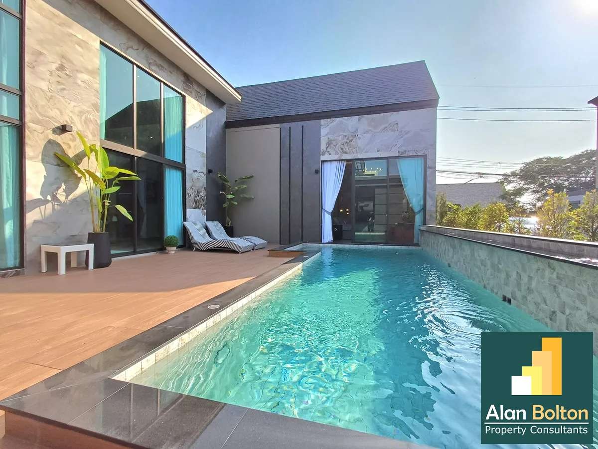 Brand New Luxury Pool Villa 3 bedrooms 4 bathrooms in Mabprachan for Sale photo 4