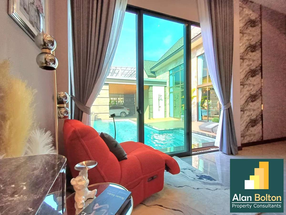 Brand New Luxury Pool Villa 3 bedrooms 4 bathrooms in Mabprachan for Sale photo 9