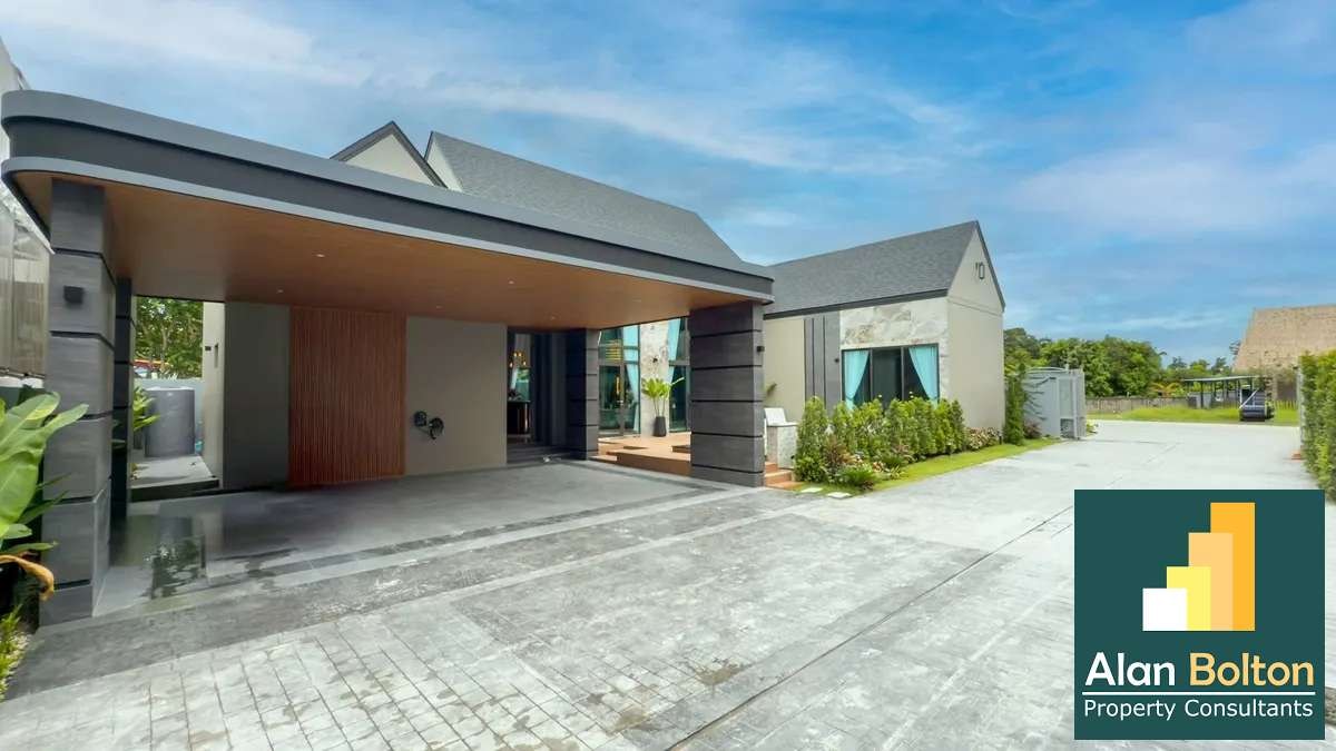 Brand New Luxury Pool Villa 3 bedrooms 4 bathrooms in Mabprachan for Sale photo 3