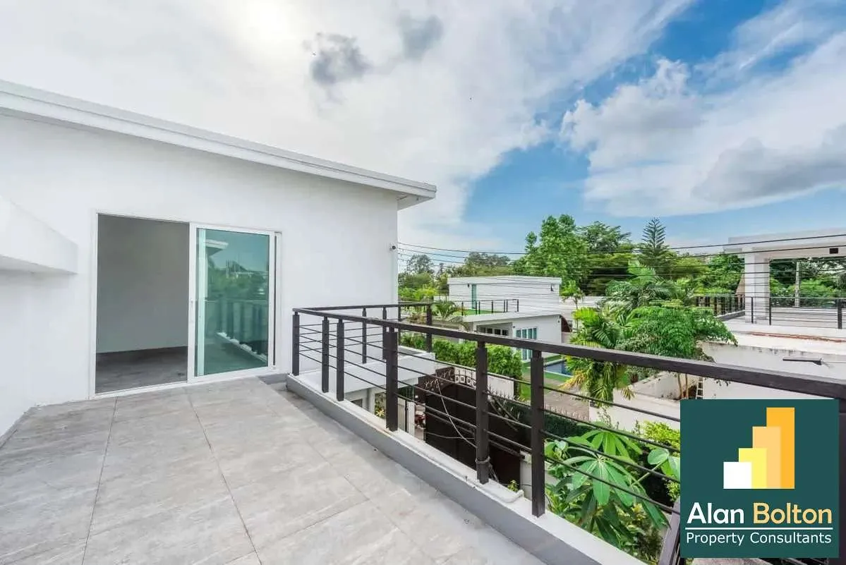 Pool Villa 4 Bedrooms 5 Bathrooms in East Pattaya photo 18