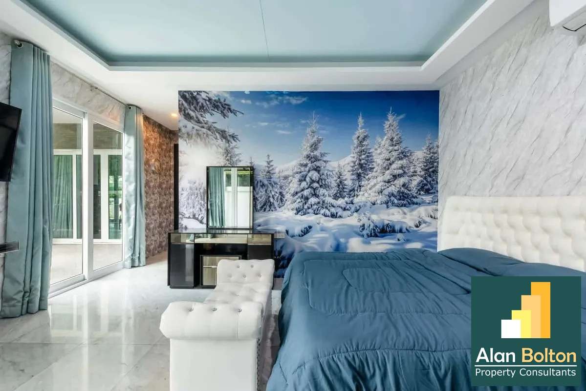 Pool Villa 4 Bedrooms 5 Bathrooms in East Pattaya photo 8