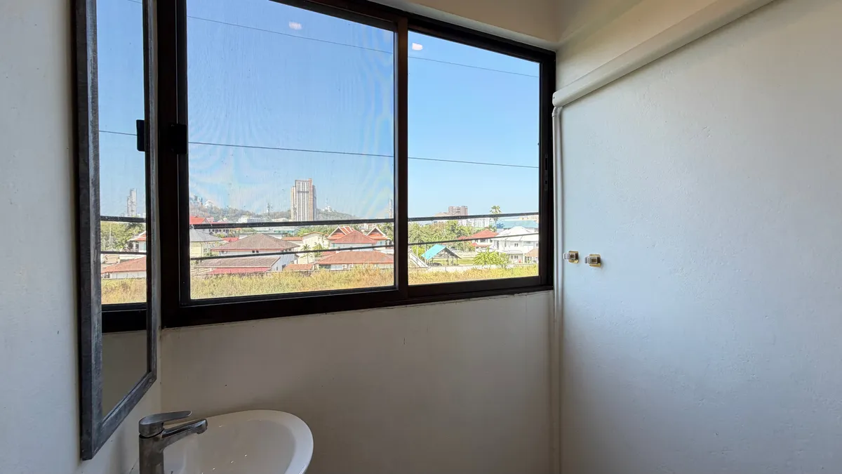 Newly renovated Studio Condo For Sale In Fly Bird photo 22