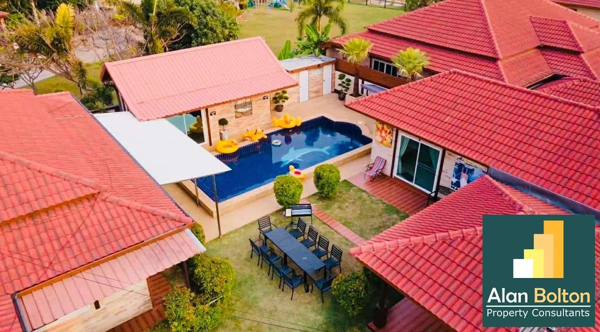 Resort-Style Pool villa for rent 6 Bedrooms 7 Bathrooms 3 Houses in East Pattaya photo 3