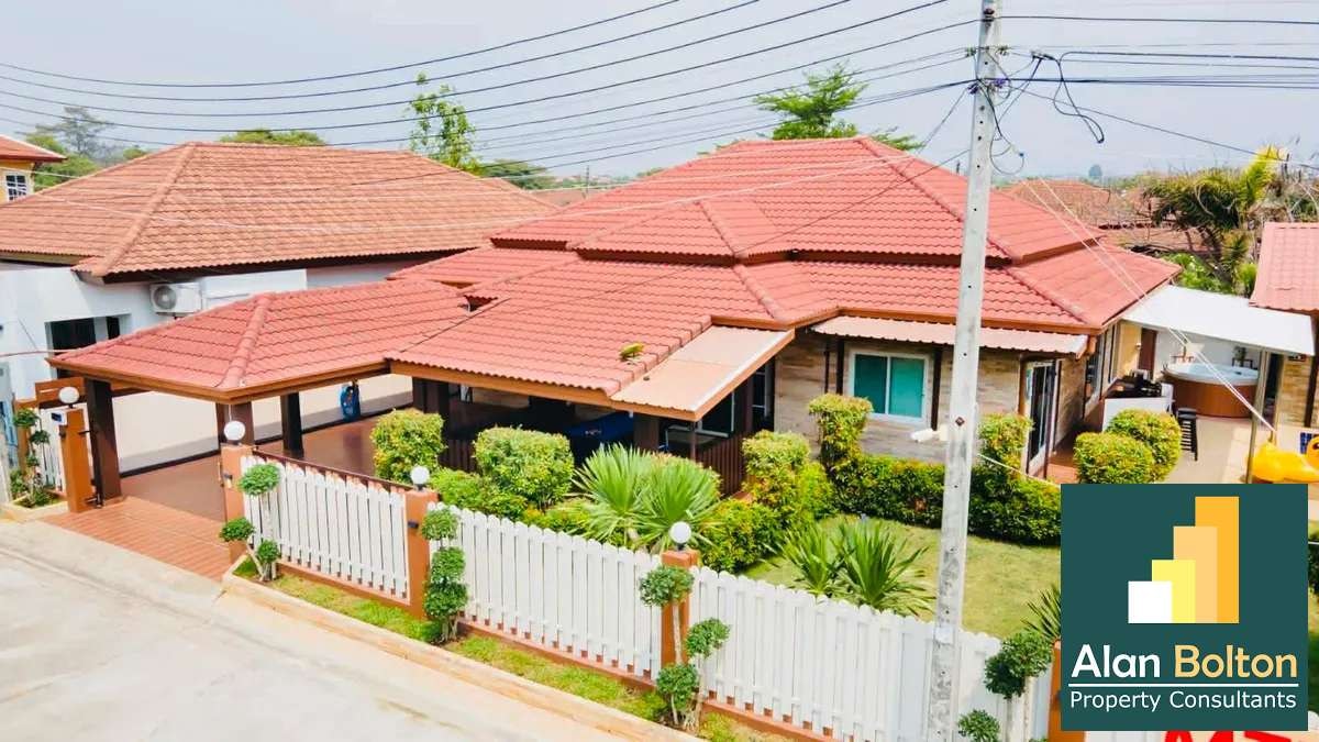 Resort-Style Pool villa for rent 6 Bedrooms 7 Bathrooms 3 Houses in East Pattaya photo 2