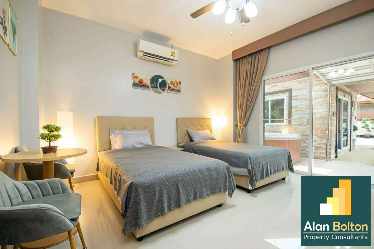 Resort-Style Pool villa for rent 6 Bedrooms 7 Bathrooms 3 Houses in East Pattaya photo 7