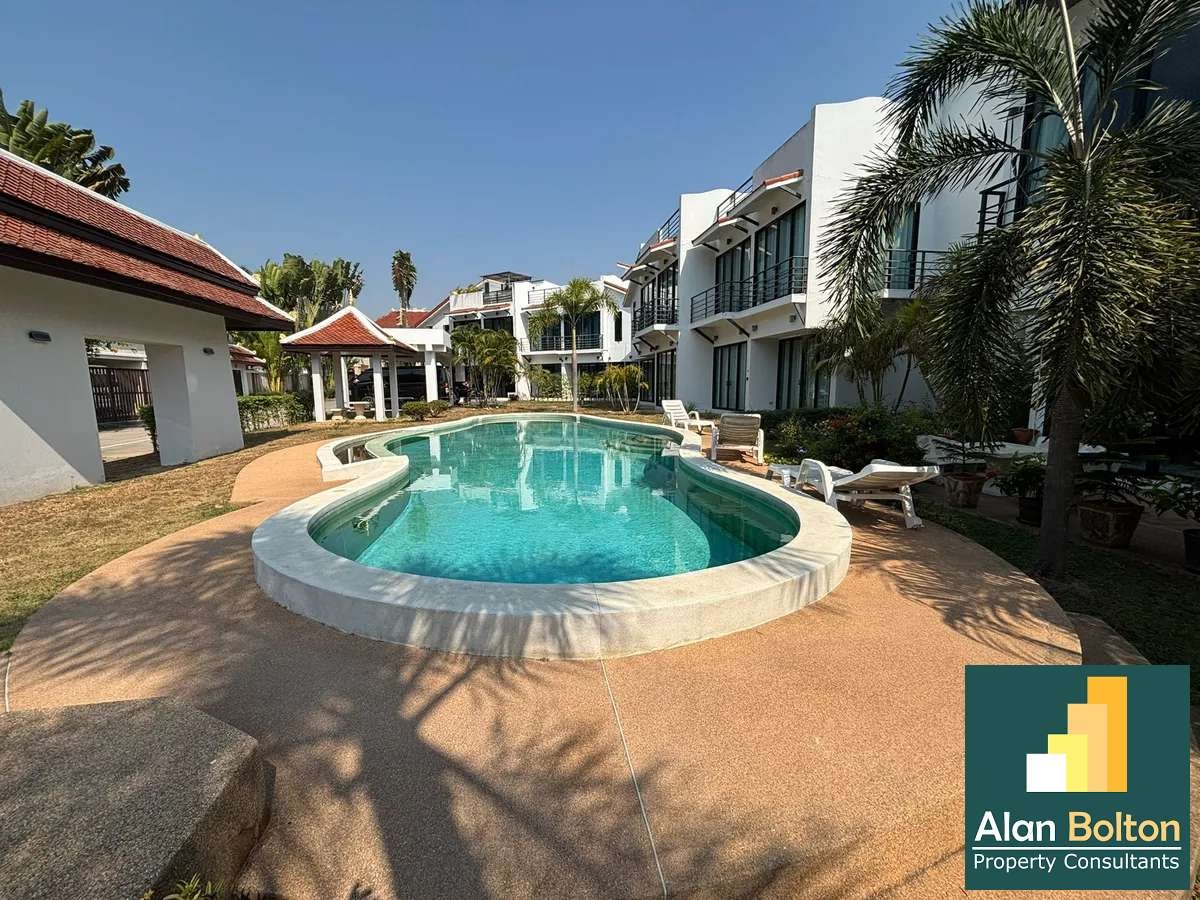 Two Bedroom Two Bathroom Townhouse In Resort Close to Phoenix Golf Course
