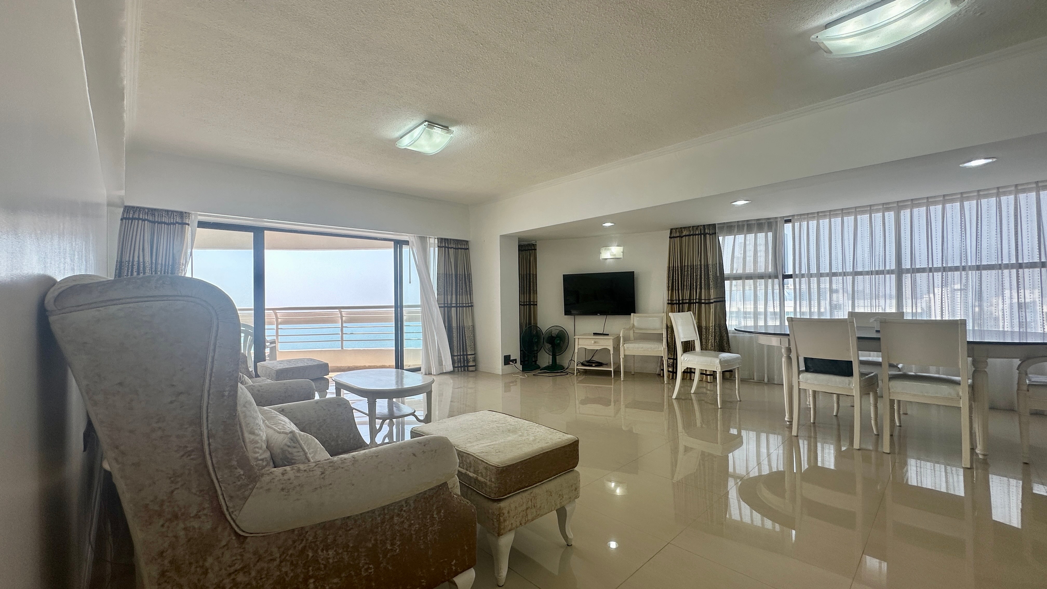 Beachfront Ocean View 2 Bed 2 Bath Condo In Jomtien photo 31