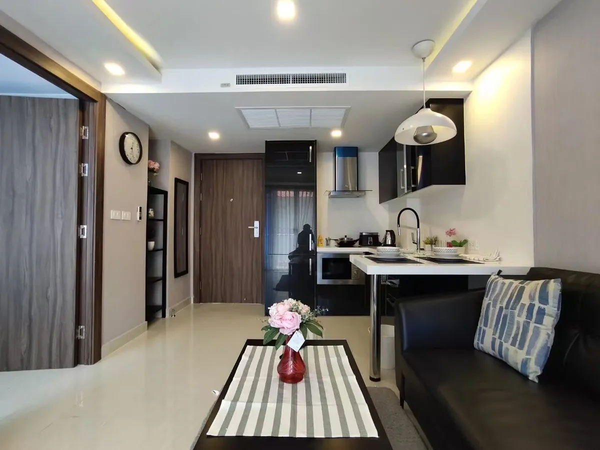 Grand Avenue Residence For Sale photo 13