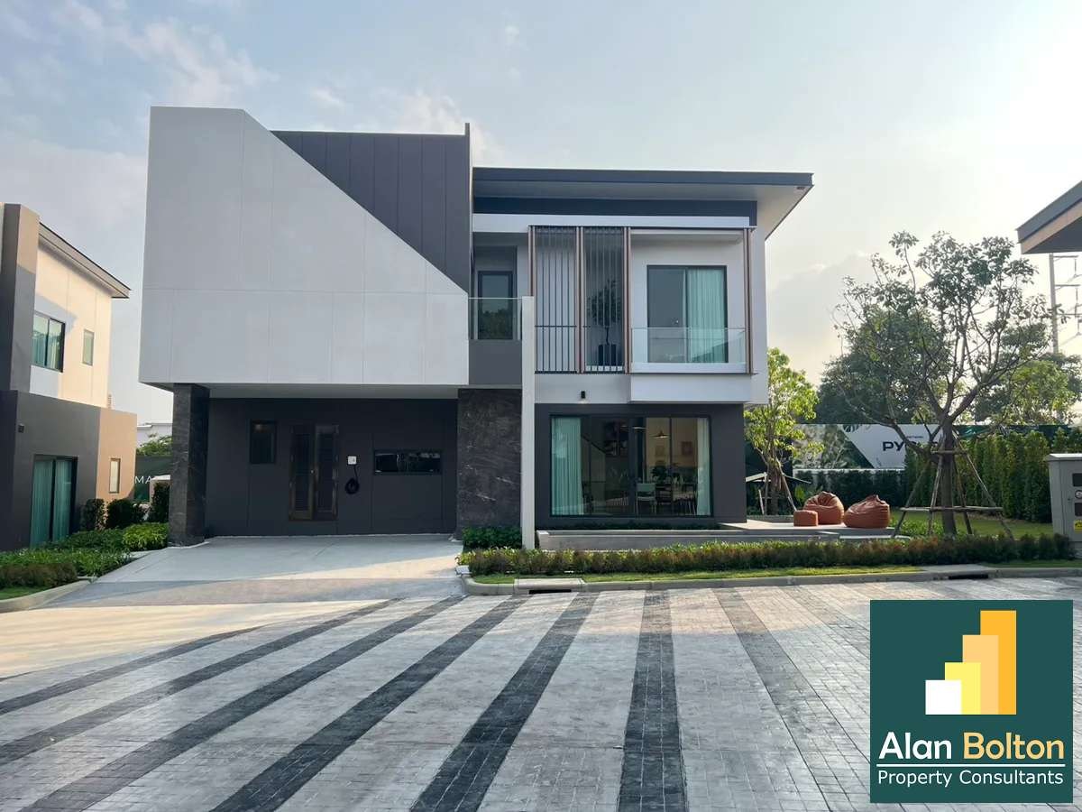 Modern Tropical 4 Bedrooms 4 Bathrooms in East Pattaya photo 2