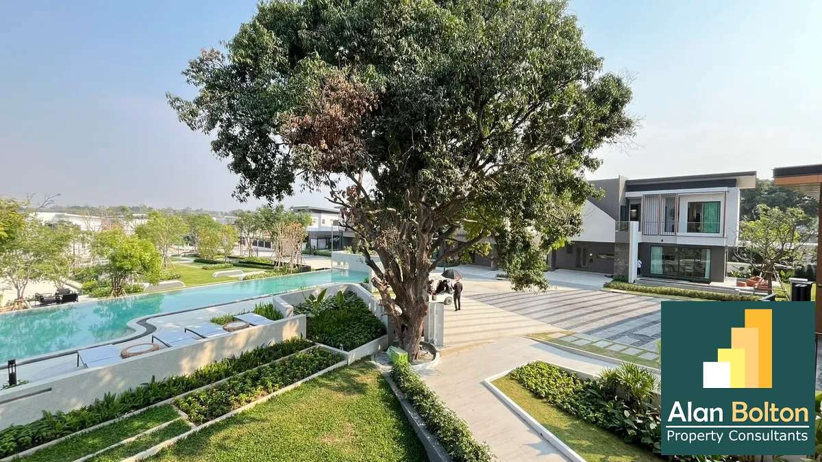 Modern Tropical 4 Bedrooms 4 Bathrooms in East Pattaya photo 3