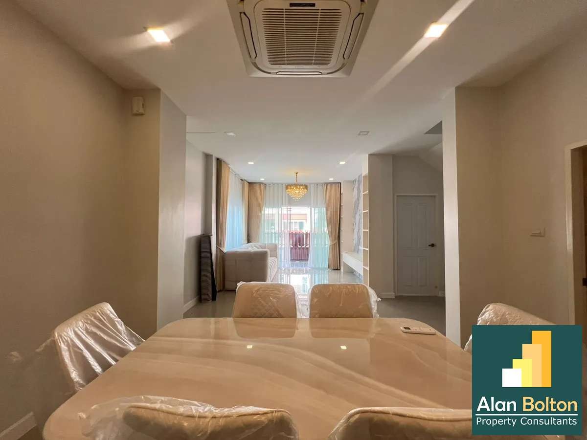 2- Storey 3 Bedrooms 3 Bathrooms in East Pattaya photo 7