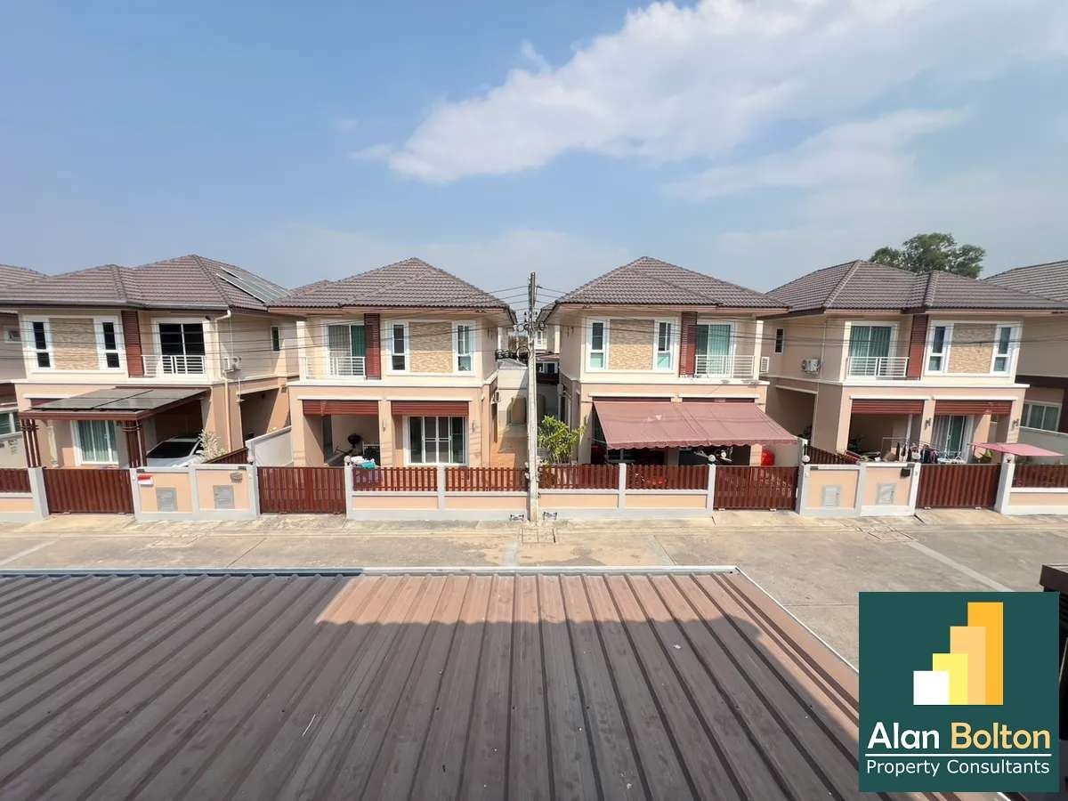 2- Storey 3 Bedrooms 3 Bathrooms in East Pattaya photo 21