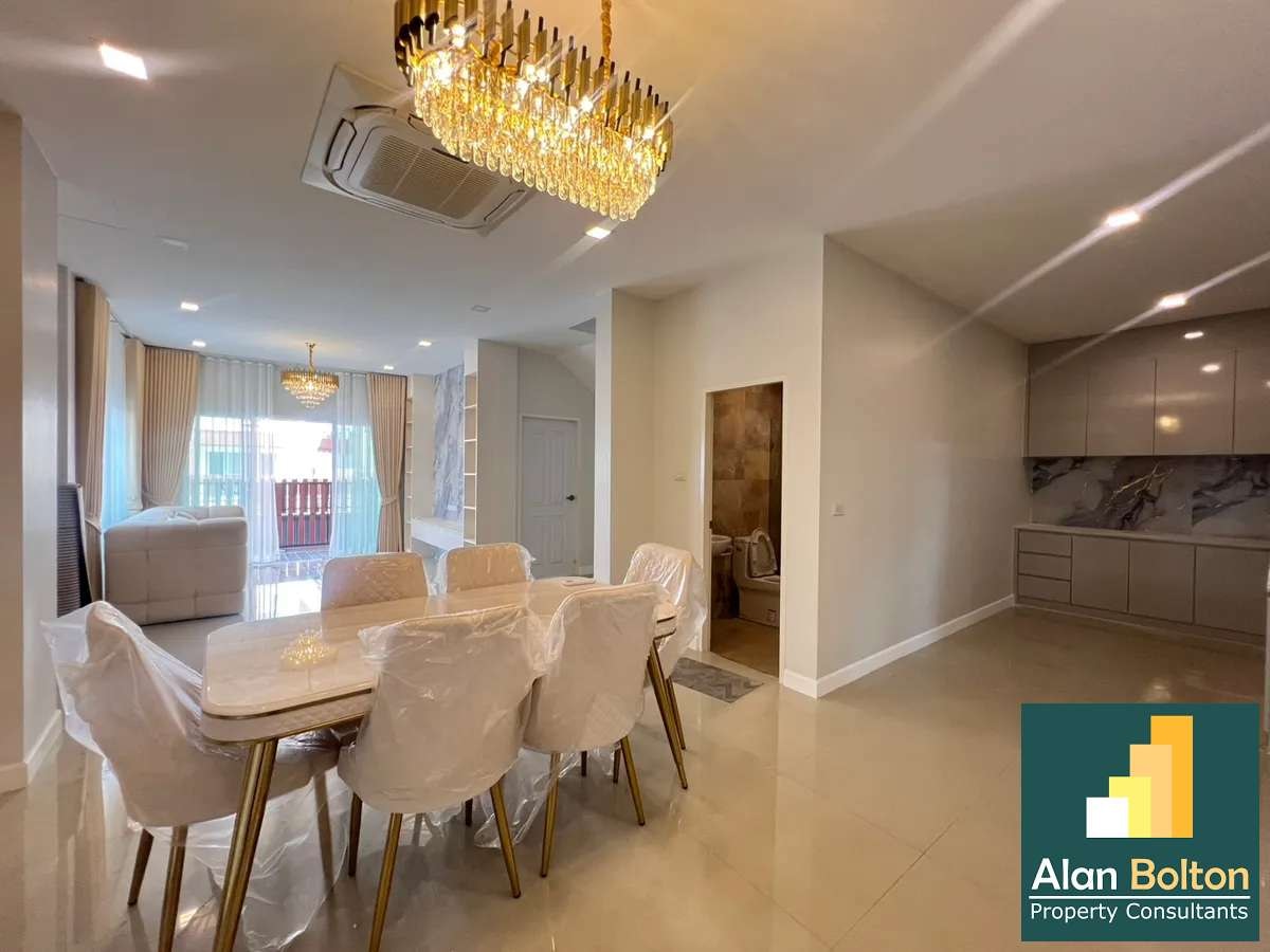 2- Storey 3 Bedrooms 3 Bathrooms in East Pattaya photo 11