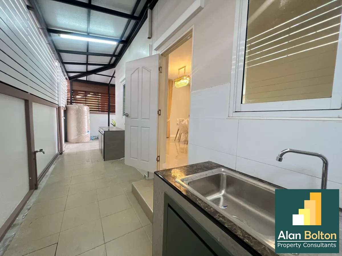 2- Storey 3 Bedrooms 3 Bathrooms in East Pattaya photo 24