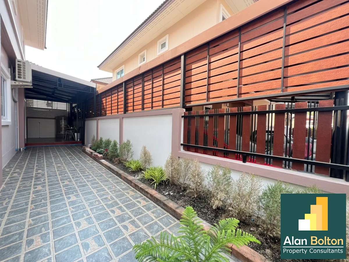 2- Storey 3 Bedrooms 3 Bathrooms in East Pattaya photo 5