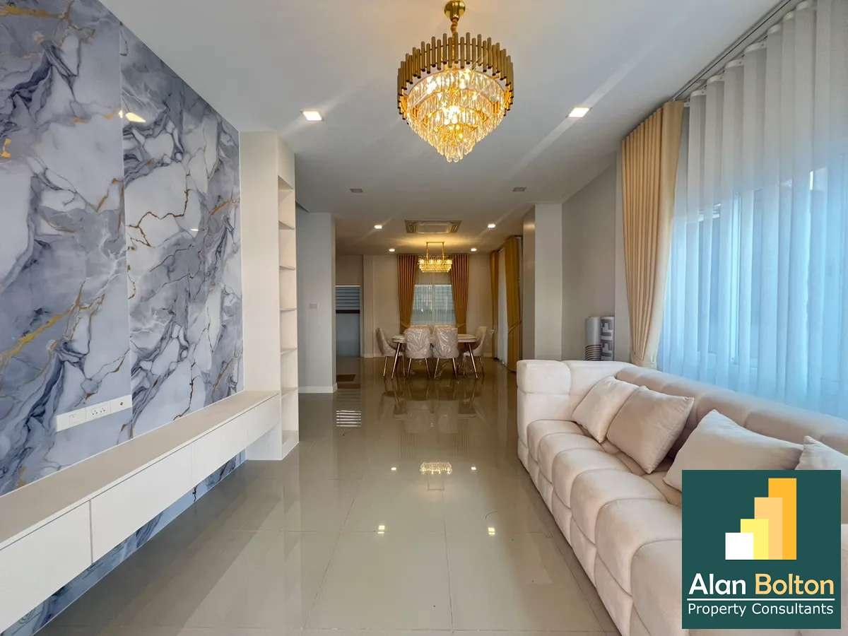 2- Storey 3 Bedrooms 3 Bathrooms in East Pattaya photo 10