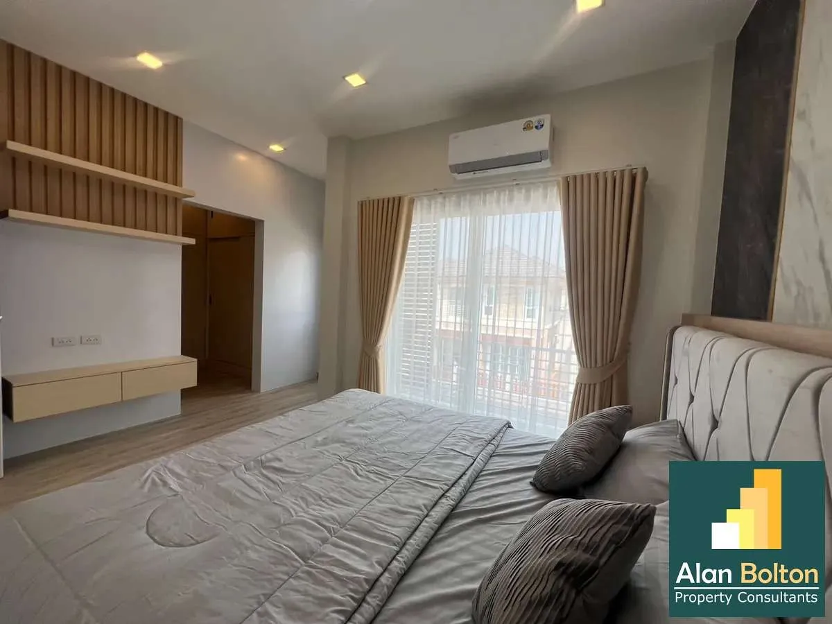 2- Storey 3 Bedrooms 3 Bathrooms in East Pattaya photo 15