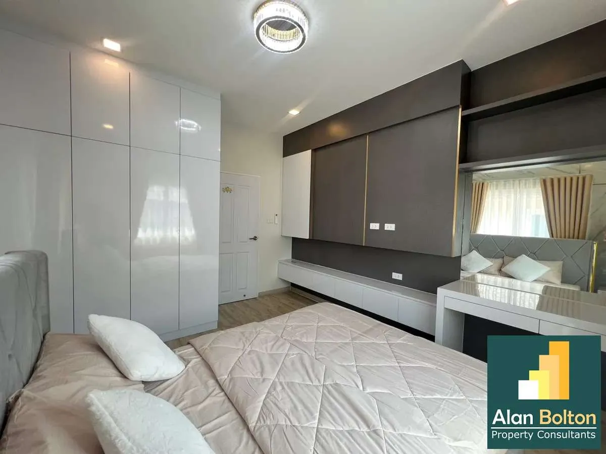 2- Storey 3 Bedrooms 3 Bathrooms in East Pattaya photo 17