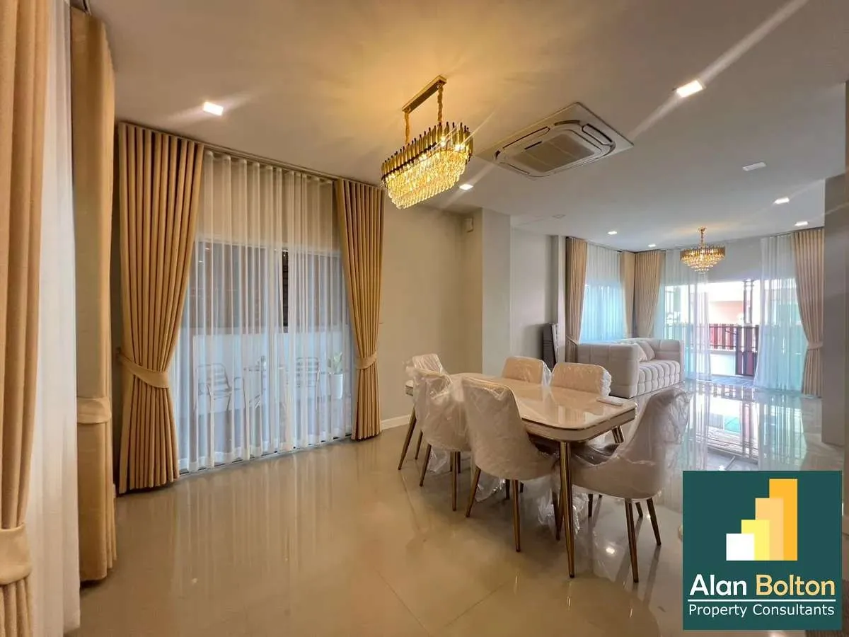 2- Storey 3 Bedrooms 3 Bathrooms in East Pattaya photo 8