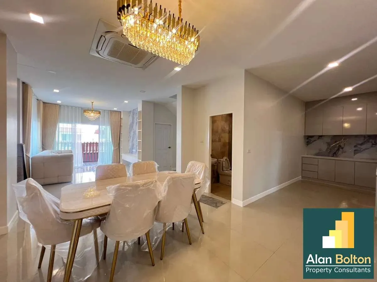 2- Storey 3 Bedrooms 3 Bathrooms in East Pattaya photo 10