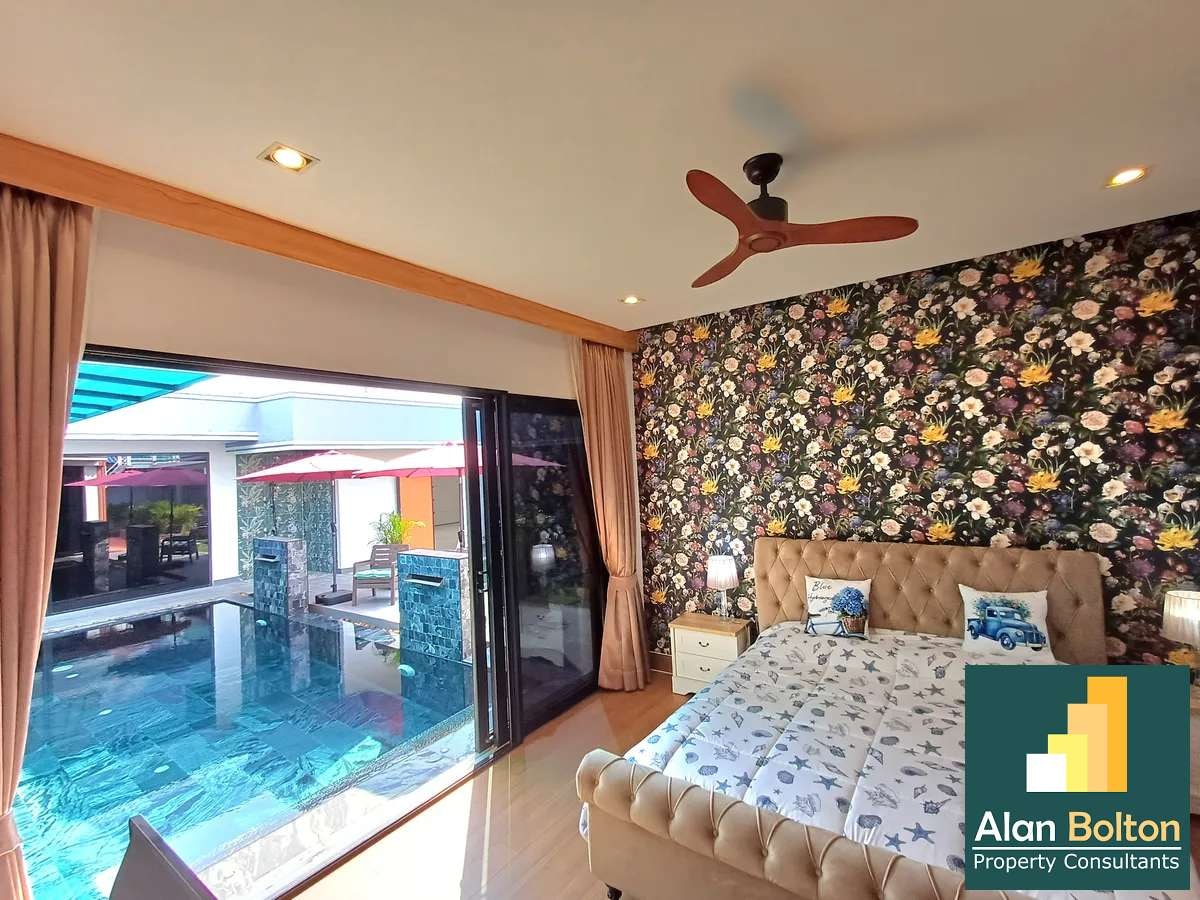 Spacious Pool Villa 5 bedrooms 5 bathrooms in East Pattaya for Sale photo 10