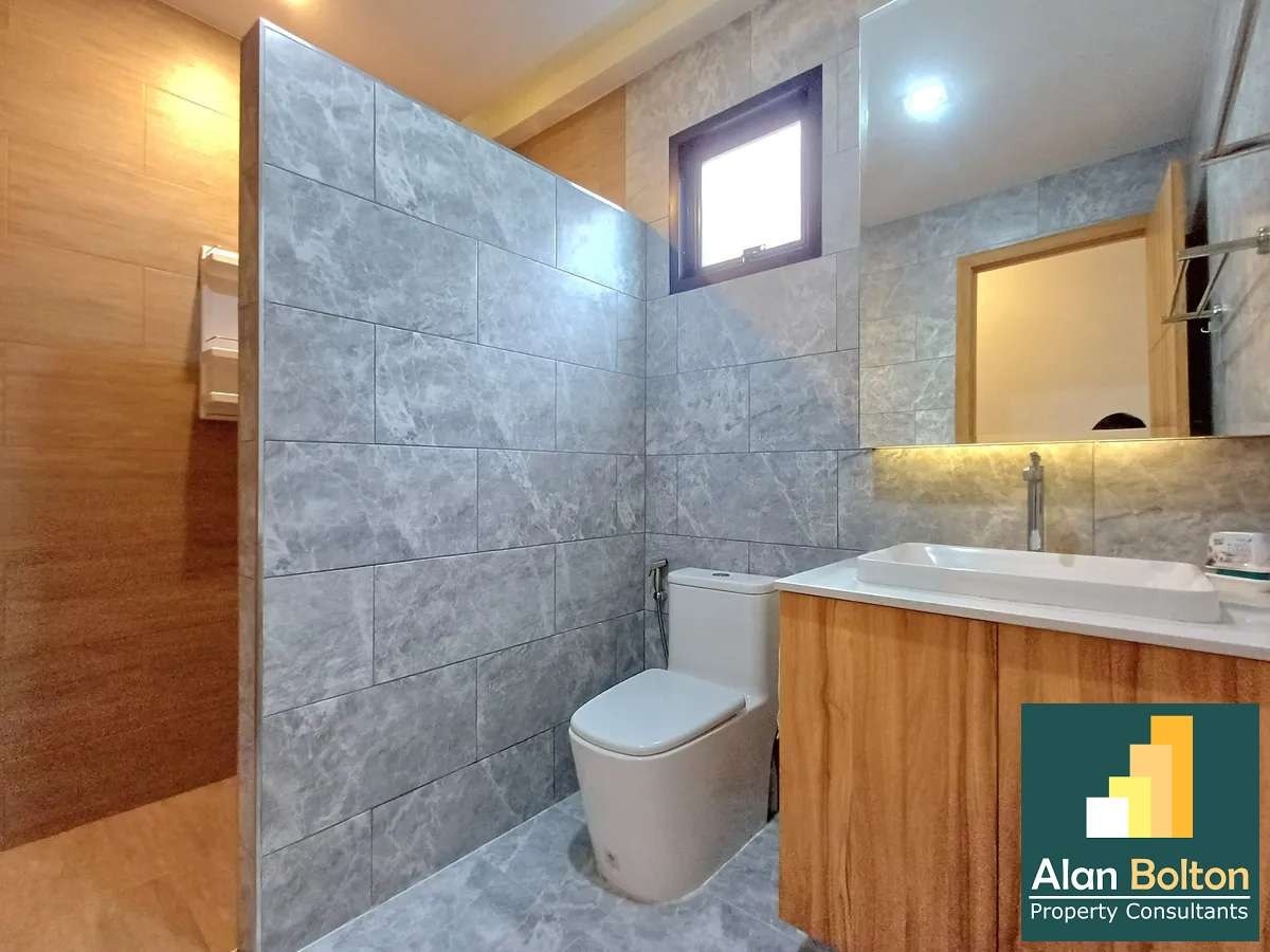 Spacious Pool Villa 5 bedrooms 5 bathrooms in East Pattaya for Sale photo 11