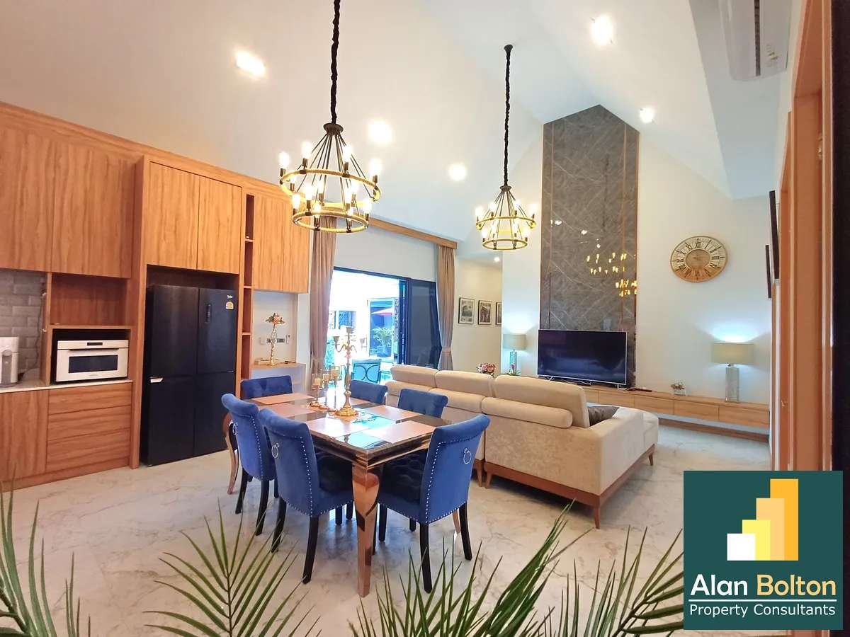 Spacious Pool Villa 5 bedrooms 5 bathrooms in East Pattaya for Sale photo 9